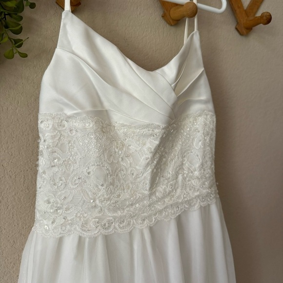 FINAL PRICE- MARY'S | White Flower Girl Dress Size 6 - Picture 4 of 13